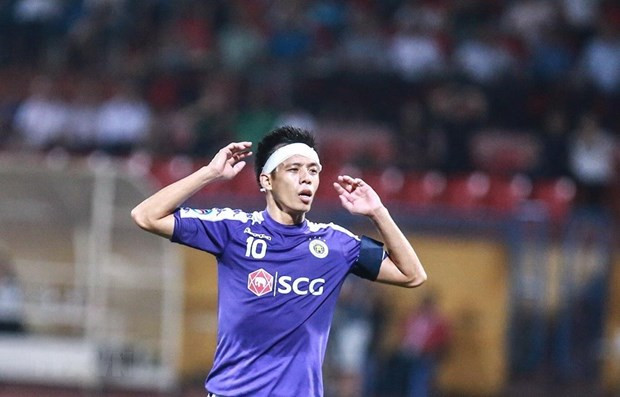 Nguyen Van Quyet listed among best midfielders in Asia